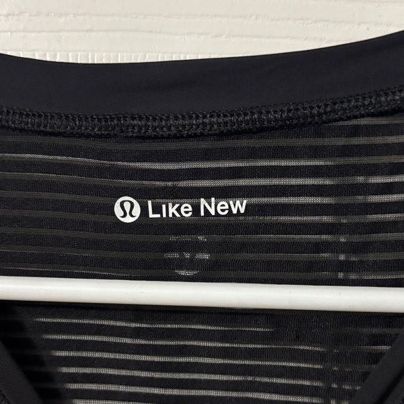 lululemon athletica Black Short Sleeve Top - Picture 2 of 3